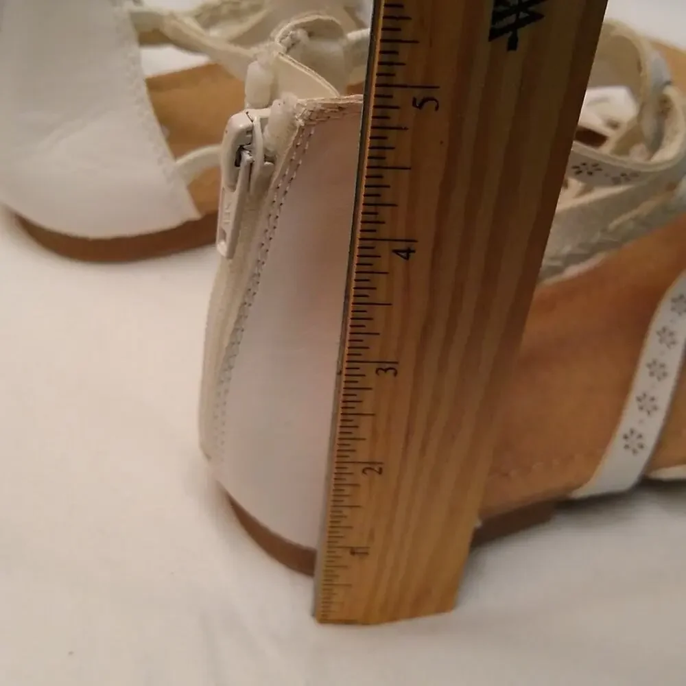 NWOT So Girl’s Size 5 M Gladiator Sandals Zip Back Beachball White